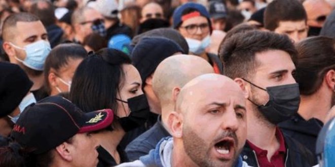 Esnaftan 'kısıtlama' protestosu