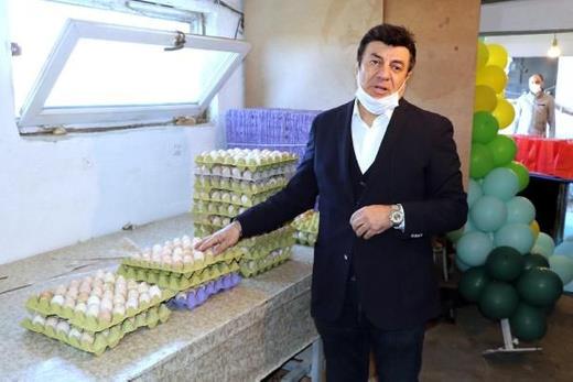 Yeni işini Sabah "Ortağım Özkan Bey ile birlikte ihracat da düşünüyoruz. Müzisyenlik tabii ki bitecek değil. Şarkılarımız ve bestelerimizle halkımıza hizmette bulunduk. Bundan sonraki yıllarda besteciliğe, ilave olarak bir de yumurta sektöründe hizmette bulunacağız. Müzik sektörünün krizde olduğu bu pandemi döneminde 'Gerçekten akıllıca bir iş' diyenler çoğunlukta. Bence de birazcık özeniyorlar, imreniyorlar." diyerek anlattı.