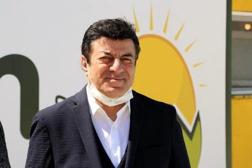 Yumurta sektöründen kazandığı parayı müzik sektörüne yatıracağını söyleyen Sabah, her 6 ayda bir yeni şarkı ile müzik hayatını sürdürmeyi hedeflediğini söyledi.