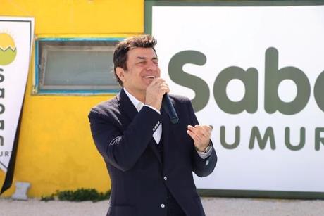 Sabah, ?Şöyle bir düşüncem var, bu işten kazandığım parayı kendi mesleğime, müzik dünyasına yatıracağım. Bu işi büyüteceğim, daha genciz. Bana 'Neden Eskişehir?' diye soruyorlar. Tavukların sevdiği bir iklim var. Şu anda içerideler ama havanın iyi olduğu zamanlarda dışarıda doğadan beslenecekler. Eskişehir'in iklimi karasal iklim." dedi.