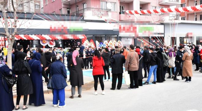 Polis, vatandaşları kamera ile kayıt altına alarak cezai işlem uygulanacağını söyledi.