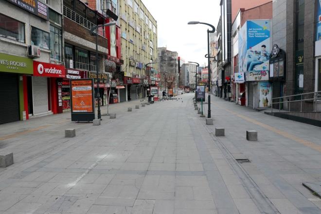 Hükümette kapalı kapılar ardında yapılan değerlendirmelerde, turizm sezonu açılmadan önce vakaların kontrol altına alınması gerektiği belirtiliyor.