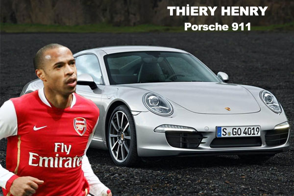 Sahadaki futbolları kadar, özel yaşantıları ile de dikkat çeken futbolcuların en büyük tutkularından birisi de hiç kuşkusuz arabalar... Kimi Porsche, kimi Hummer, kimi de Lamborghini...