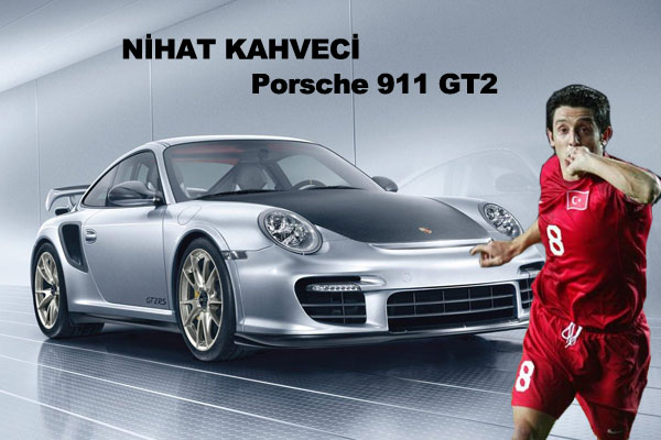 Sahadaki futbolları kadar, özel yaşantıları ile de dikkat çeken futbolcuların en büyük tutkularından birisi de hiç kuşkusuz arabalar... Kimi Porsche, kimi Hummer, kimi de Lamborghini...