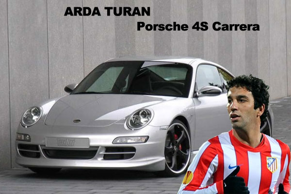 Sahadaki futbolları kadar, özel yaşantıları ile de dikkat çeken futbolcuların en büyük tutkularından birisi de hiç kuşkusuz arabalar... Kimi Porsche, kimi Hummer, kimi de Lamborghini...