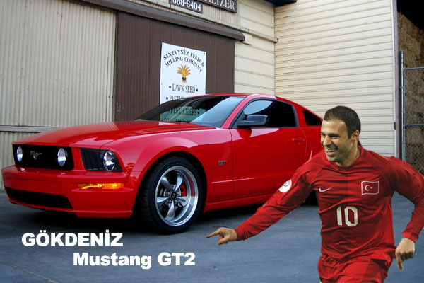 Sahadaki futbolları kadar, özel yaşantıları ile de dikkat çeken futbolcuların en büyük tutkularından birisi de hiç kuşkusuz arabalar... Kimi Porsche, kimi Hummer, kimi de Lamborghini...