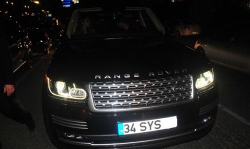Sabri Sarıoğlu ise, mekandan yeni aldığı 265.000 Euro'luk son model Range Rover marka cipiyle ayrıldı.