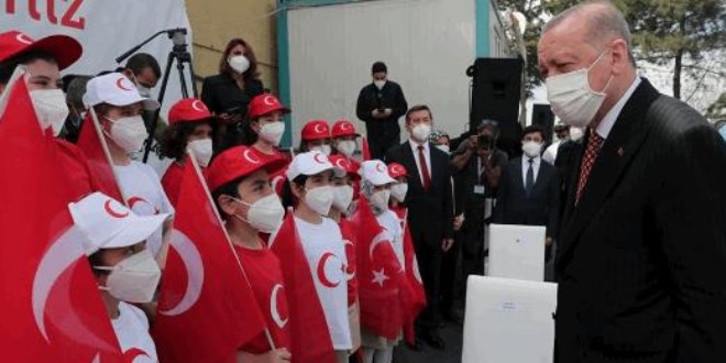 Cumhurbaşkanı Erdoğan, Türk Bayrağı göndere çekme törenine katıldı