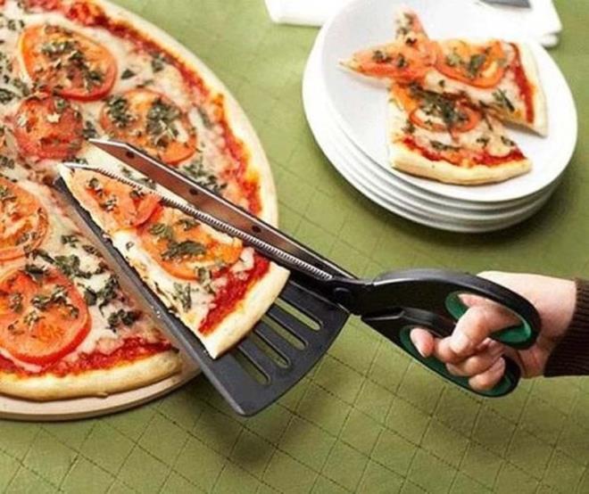 Pizza dilimlemek bu alet sayesinde çocuk oyuncağı.