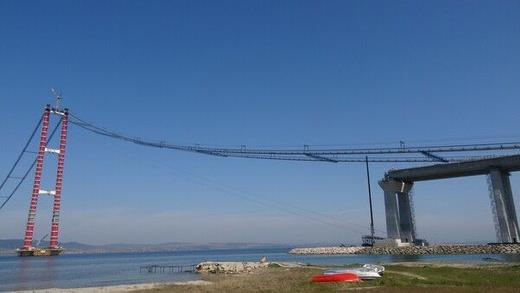 1915 Çanakkale Köprüsü?nün Cumhuriyet?in kuruluşunun 100?üncü yılını temsilen orta açıklığının 2023 metre olması planlanıyor.