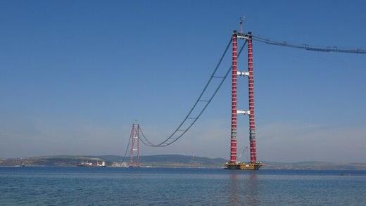 İtme - sürme yöntemi ile imal edilen 680 metre uzunluğundaki Asya Yaklaşım Viyadüğü tamamlanırken, 365 metre uzunluğundaki Avrupa yaklaşım viyadüğünde itme-sürme çalışmalarına başlandı.