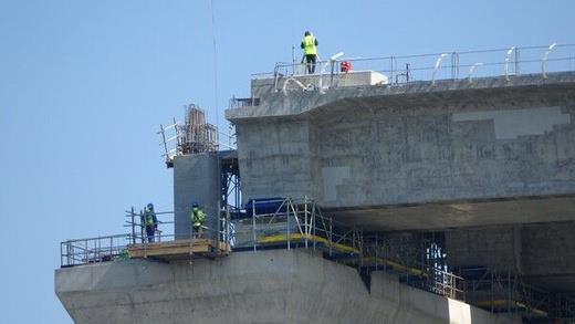 Bu açıklık, dünyanın en yüksek kuleler arası açıklığa sahip asma köprü olması özelliğini taşıyor.