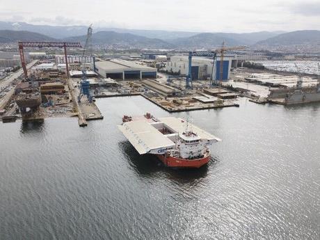 Türkiye?nin batısında otoyol entegrasyonunu tamamlayacak ve İstanbul Boğazı geçişine yeni bir alternatif oluşturacak 1915 Çanakkale Köprüsü?nde ana halatları oluşturacak çelik kablolarda dünyanın etrafını 4 kez dolaşmaya yetecek, toplamda 162 bin kilometre uzunluğunda tel kullanılacak.