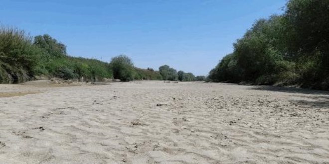 Büyük Menderes Nehri kurudu