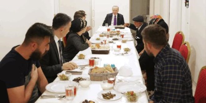 Başkan Erdoğan , hayvancılıkla uğraşan aileye iftarda misafir oldu