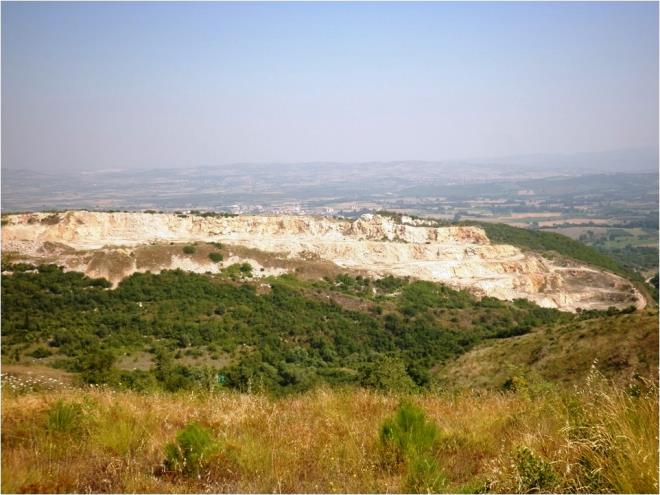 Sadece maden ocakları değil, bataklık alanlarda da hafriyat toprağı ile doldurularak tarıma kazandırılıyor. Bu çalışmalar kapsamında Mudanya ilçesi Hasköy Mahallesindeki bataklık alan dolgu toprağı ile doldurulup, üzerine 60 adet incir, 30 adet ceviz, 5 adet kiraz ve 3 adet dut fidanı dikildi.