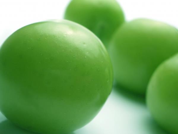 Fit ve sıkı bir vücut için erik yemelisiniz. Yeşil erik, içeriğindeki c vitamini sayesinde bağ dokusunu güçlendirmekte ve böylece daha sıkı bir vücuda sahip olunmasına katkıda bulunmaktadır.