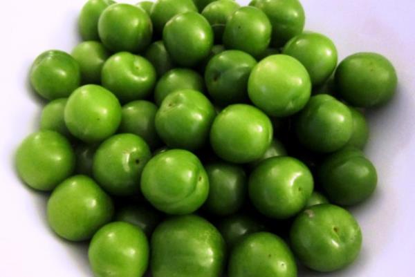 Yaşlılarda düzenli olarak yeşil erik tüketmenin görme sorunlarını önlediği düşünülmektedir.