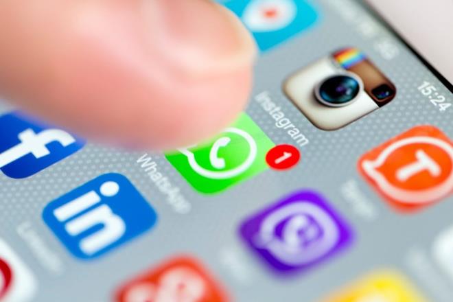 WhatsApp'ta yeni dönem 15 Mayıs'ta başlıyor: Kullanıcıları neler bekliyor? - 6  İŞTE ŞİRKETİN AÇIKLAMASI    15 Mayıs'tan sonra hiç kimsenin hesabı silinmeyecek ya da fonksiyonları kaybolmacak. Bir süre daha sürekli olarak sözleşme hatırlatması yapacağız.     Sözleşme uyarısı bir süre sonra kalıcı hale gelecek ve halen onaylamamış kullanıcıların hesaplarında işlevsellik azaltılacak.