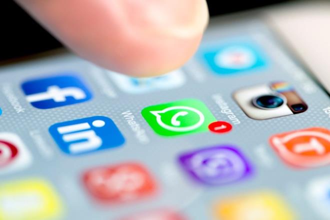 Sohbet listenize erişemeyeceksiniz. Ancak size yapılan telefon ve video aramalarını yanıtlayabileceksiniz. Eğer WhatsApp bildirimleriniz açıksa size gelen mesajlara yanıt verebileceksiniz ya da kaçırdığınız aramaları siz başlatabileceksiniz.     Sınırlı kullanım birkaç hafta sürecek eğer halen kabul etmediyseniz WhatsApp'ı kullanamayacaksınız.
