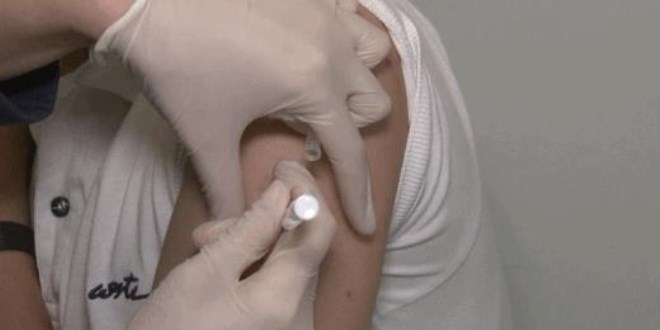 Aşılamaya devam: Sağlık çalışanlarının eşleri aşılanmaya başladı