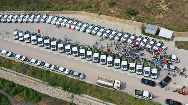 Daha sonra özellikle sulak alanların ilaçlanmasına kullanılan amfibik araca binen Başkan Aktaş, tören alanında yanından geçen Mandıras Deresi?ne inerek, dere içi ilaçlama çalışmalarına da bizzat katıldı.