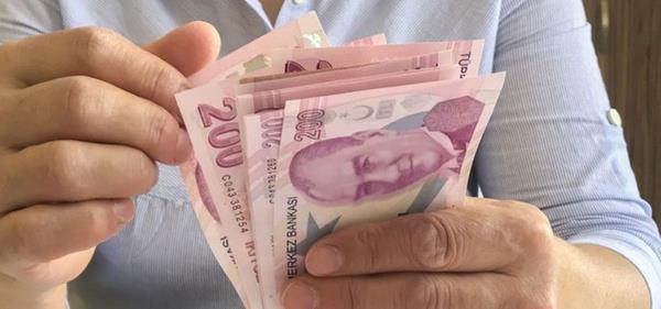 Promosyonun tek şartı 3 yıl maaş söz olurken bankalar kampanyalarla yarışa girdi. Düzenlenen kampanyalarla promosyon miktarı 2 bin lirayı bile bulurken yarış emeklilere yeni fırsatlar doğurdu.