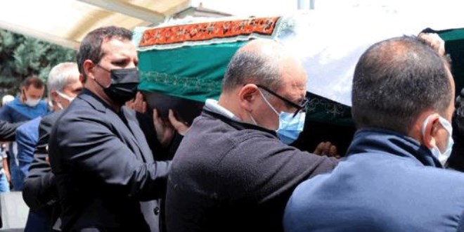 Rafet El Roman'dan babasına son görev