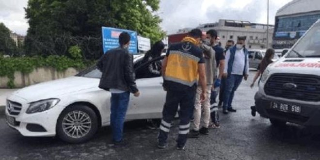Ünlü ismin eski eşine kırmızı ışıkta silahlı saldırı