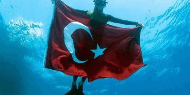 Ünlülerden 15 Temmuz mesajları
