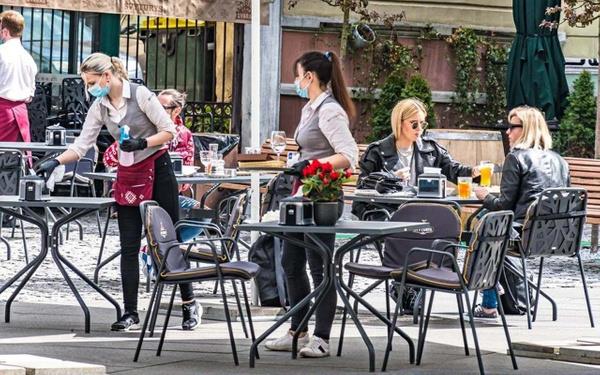 19 Temmuz itibarıyla kaldırılan kısıtlamalar sonrasında dört Birleşik Krallık ülkesinde (İngiltere, Galler, İskoçya, Kuzey İrlanda) artan sıcaklıkların corona virüs üzerindeki etkisi incelendi.