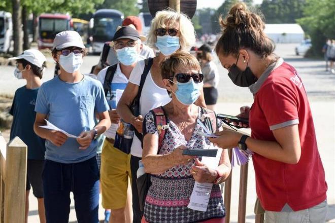 Aşı, Delta varyantı da dahil olmak üzere test edilen tüm varyantlara karşı yüksek düzeyde nötralize edici antikor üretti. Yapılan resmi açıklamaya göre, antikor seviyeleri Delta varyantına karşı sadece 2,1 kat düştü.