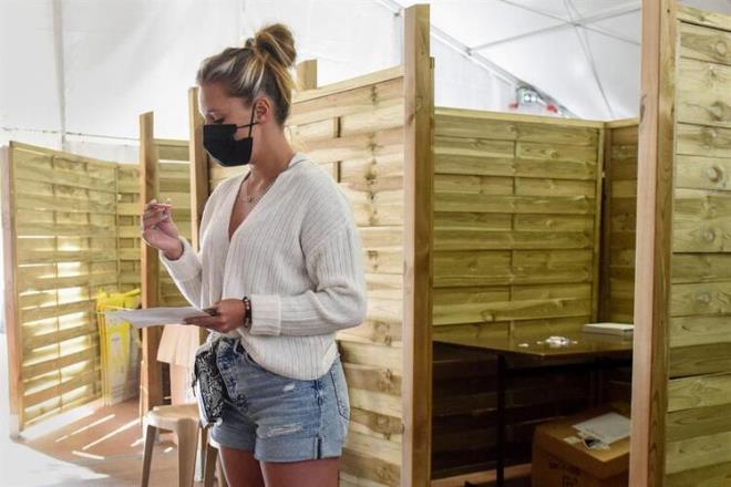 Netesov Sputnik'e verdiği demeçte aşının Delta varyantına karşı sağladığı koruma oranını da açıkladı. Nestov, 'Aşı delta varyantına karşı yüzde 90 koruma sağlıyor' dedi.