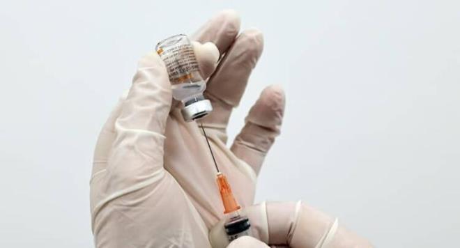 Daha önce İngiltere Sağlık Hizmetleri tarafından Covid-19 belirtileri öksürük, ateş, koku ve tat kaybı olarak sayılıyordu.