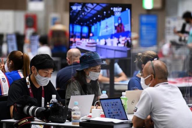 SINOVAC AŞISI DELTA'YA KARŞI NE KADAR KORUYOR?  Peki diğer aşılarda durum nasıl? Geçtiğimiz günlerde ülkemizde kullanılan bir başka aşı olan Sinovac için Delta koruyuculuk oranı açıklanmıştı.