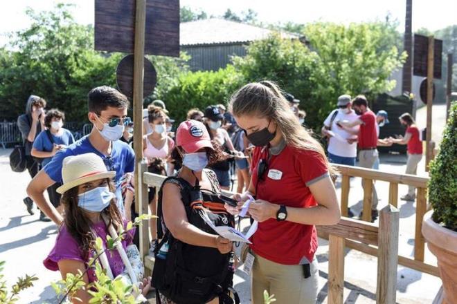 Koronavirüsün ilk kez Hindistan'da görülen ve 'Delta' adı verilen tipi tüm dünyada yayılmaya ve vaka sayılarını artırmaya devam ediyor. Haliyle son dönemin en merak edilen sorusu da 'Aşılar bu varyanta karşı ne kadar etkili?'