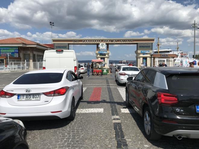 Çanakkale Boğazı ile adalar hattındaki deniz ulaşımını sağlayan GESTAŞ AŞ, bu süreçte vatandaşların mağdur olmaması için arabalı vapur seferlerini doldur boşalt sistemiyle, tarifeye bağlı kalmadan yapıyor.