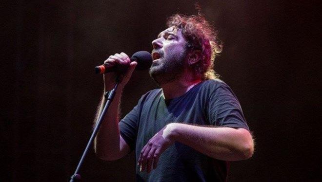 "HAK ETTİ, KAFAM GÜZELDİ"     Gazetemagazin'in haberine göre; konserinde cezaevine girmesiyle ilgili konuşan Sezai, "Hak etti, kafam güzeldi, gerektiği şekilde de tam dövemedim, bir dahaki sefere?" ifadelerini kullandı.