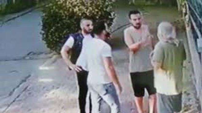 Şarkıcı Halil Sezai, 15 Eylül 2020 tarihinde Tuzla'da gürültü yüzünden 67 yaşındaki komşusu ile tartışmış ve komşusuna şiddet uygulamıştı. Komşusunu dövdüğü görüntüler ortaya çıkan şarkıcı, 43 gün cezaevinde yatmıştı. Yaşanan olayların ardından sahneye çıkan Sezai, yeni bir açıklama yaptı.