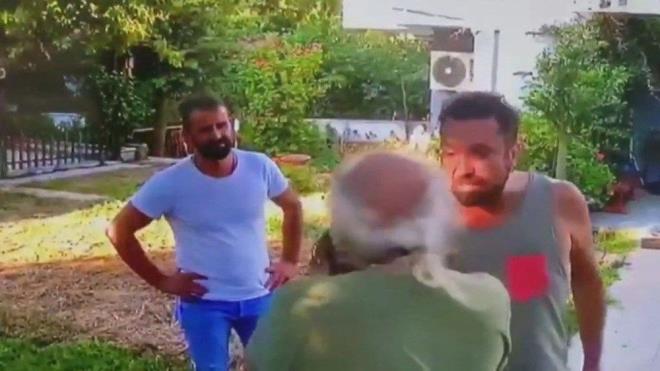 Şarkıcının bu sözlerinin ardından hayranlarının kendisini alkışlaması dikkatlerden kaçmadı.