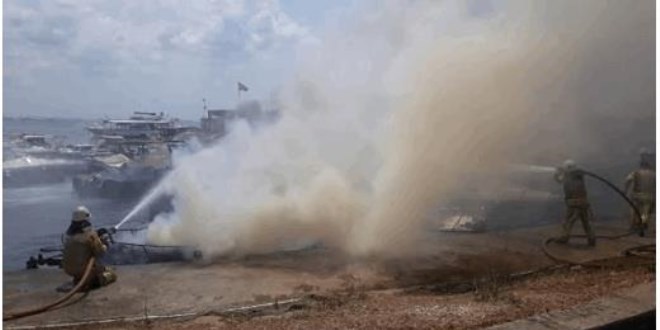Kartal'da yangın: 8 tekne kül oldu