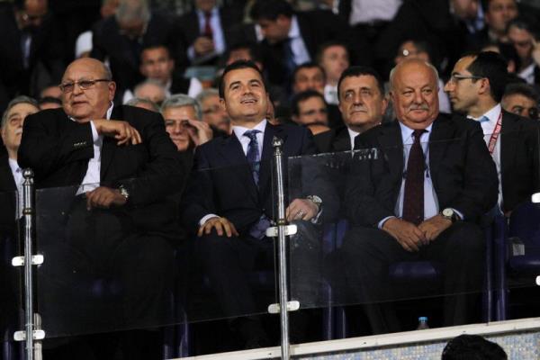 90 dakika değil ÖMÜR BOYU..Ayrı ayrı değil OMUZ OMUZA.. sefada değil CEFADA..bir gün değil her gün FENERBAHÇE'liyiz.."