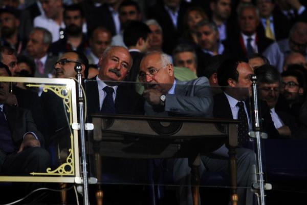 Alper Potuk ; "Gönlüm Galatasaray'da, Kalbim Fenerbahçe'de, Beşiktaş'a hayranım, Trabzonspor için ölürüm.':D