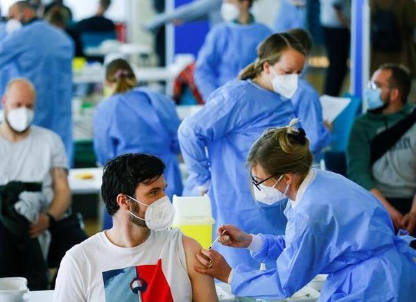 Koruyuculuk oranı revize edildi<br>  PHE söz konusu aşının ilk dozunun Delta varyantından kaynaklanan semptomatik hastalığa karşı yaklaşık % 33 etkili olduğunu söylemişti. Son çalışpma ile bu oran yüzde 36'ya revize edildi.