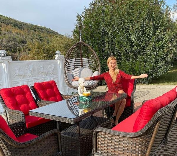 Keçiler bu yaprakları bayıla bayıla yerken sizler de muhakkak çayını tüketmelisiniz ... Zeytinyağlarımızın yanında zeytin yapraklarımız hediyedir bilginize ..