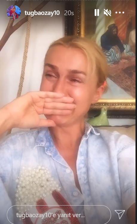 Yolda, sosyal medya hesabından video paylaşan Tuğba Özay ağlayarak çiftliğinin yandığını şu sözlerle dile getirdi: