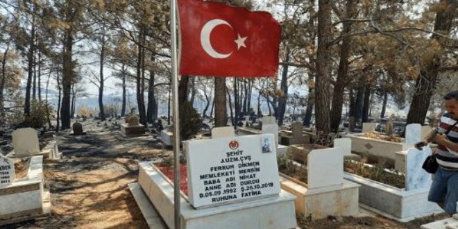 Mersin'deki yangında mezarlık yandı!