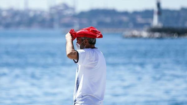 Günün en yüksek hava sıcaklıklarının İstanbul'da 34-38, Yalova'da 30-32, Tekirdağ'da 31-32, Sakarya ve Kocaeli'nde 37-39, Kırklareli'nde 36-40, Edirne'de 38-41 derece civarında seyredeceği tahmin ediliyor.