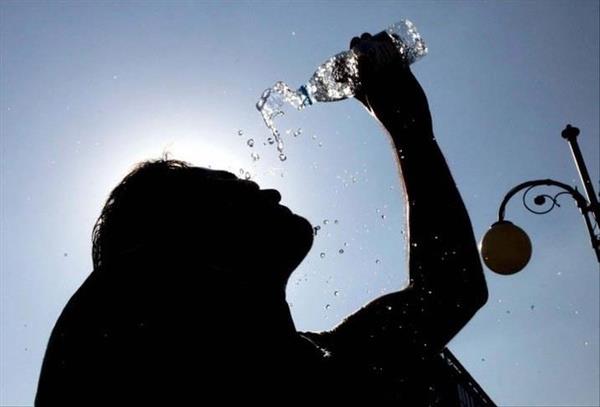 Hafta boyunca bölgede etkili olması beklenen sıcak hava dalgası nedeniyle öğle saatlerinde (11.00-16.00 saatleri arasında) başta yaşlılar, çocuklar ve kronik rahatsızlığı olan vatandaşların, sıcak çarpmasına karşı dikkatli ve tedbirli olmaları gerekiyor.