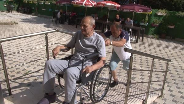 "Ağabeyimden farkı yoktu"<br>  Yeşilçam Sineması?nda en değer verdiği oyuncunun Cüneyt Arkın olduğunu gözyaşları içinde aktaran Tulgar, ?O benim öz ağabeyim değildi ama ondan farkı yoktu. Buraya ziyaretime gelmedi." diye konuştu.